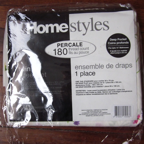 1 Twin Flat Sheet - White with Flowers - Picture 3 of 4